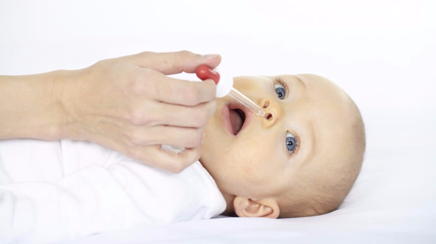 Как лечить насморк у новорожденного ребенка